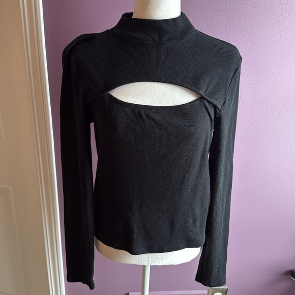 GAP Tops - Gap GAP Black Cut Out Long Sleeve Top blouse Short size large